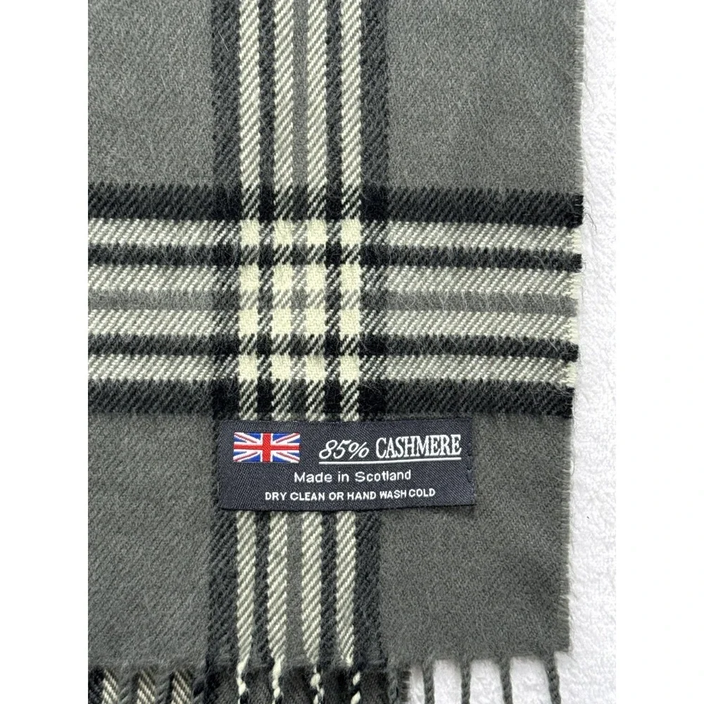 Scarf Mens One Size Gray Plaid 85% Cashmere Blend Fringe Made Scotland